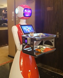 美女送餐机器人乐乐